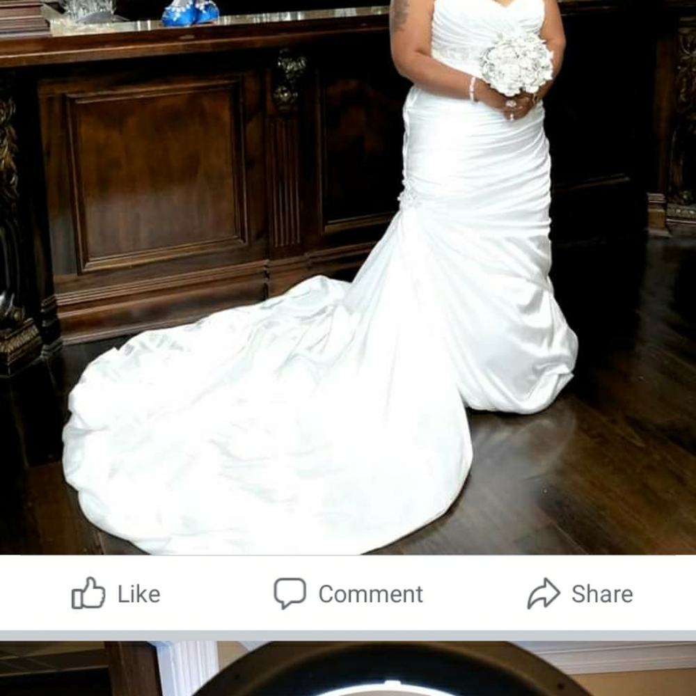 Wedding gown - Picture 3 of 4